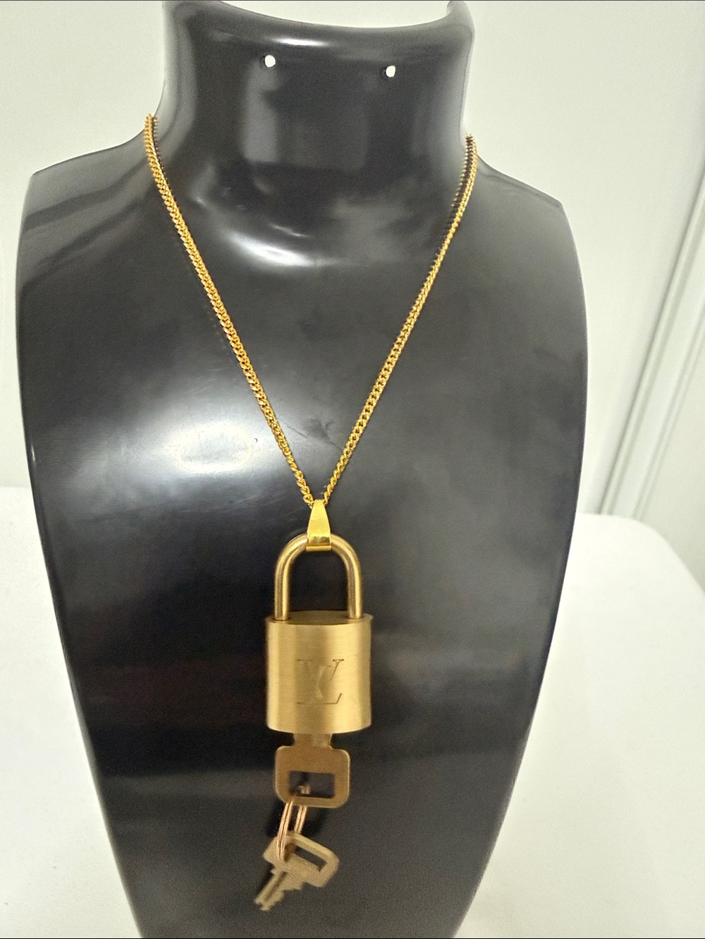 Louis Vuitton Gold Padlock Pendant Necklace with Keys Authentic - Picture 1 of 3